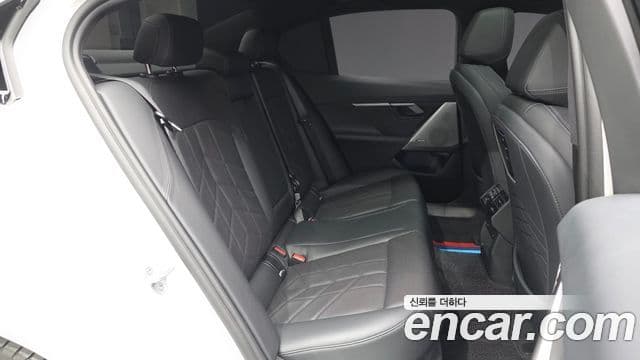 BMW 5 Series 2025 — ფოტო 12/20