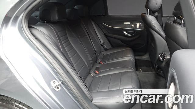 Mercedes-Benz E-Class 2022 — Фото 12/20