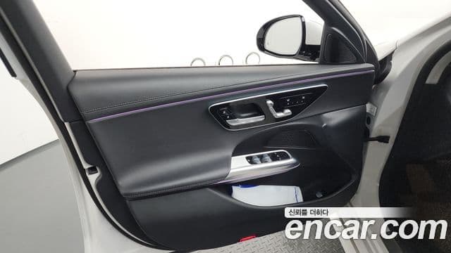 Mercedes-Benz E-Class 2024 — Photo 12/33