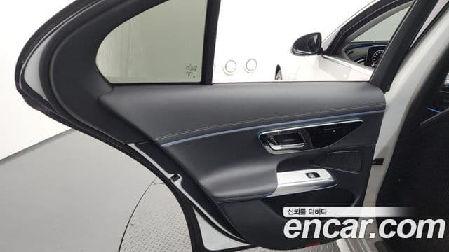 Mercedes-Benz E-Class 2024 — Photo 20/33