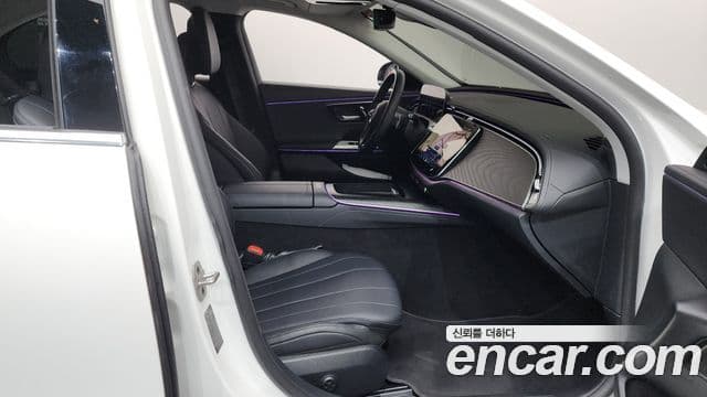 Mercedes-Benz E-Class 2024 — Photo 17/33