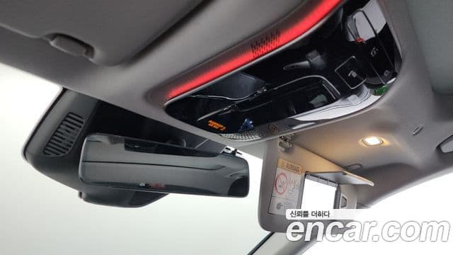 Mercedes-Benz E-Class 2024 — Photo 23/33