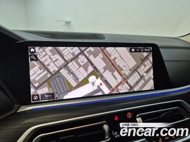 BMW X7 2022 — ფოტო 14/20