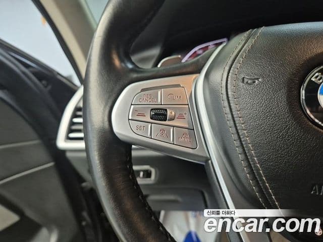BMW X7 2022 — ფოტო 16/20