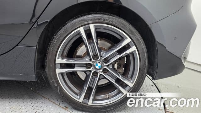 BMW 1 Series 2021 — Photo 30/33