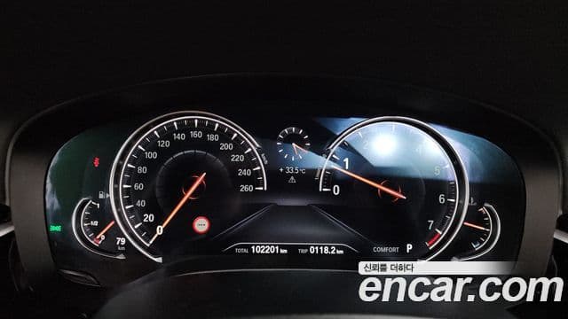 BMW 5 Series 2018 — ფოტო 8/20
