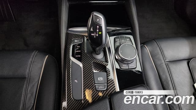 BMW 5 Series 2018 — ფოტო 9/20