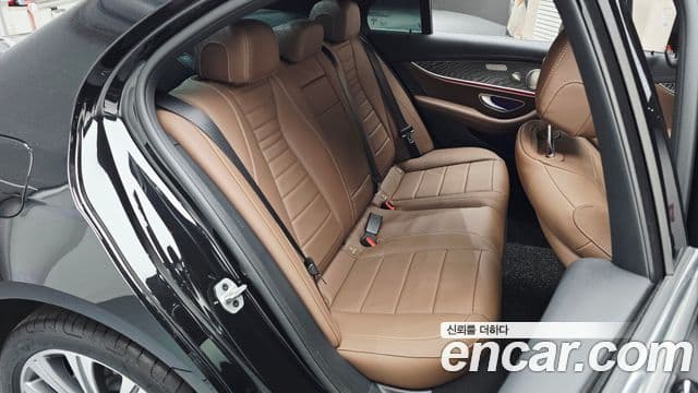 Mercedes-Benz E-Class 2023 — Фото 11/20