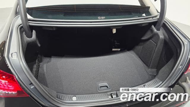 Mercedes-Benz E-Class 2023 — Фото 16/20