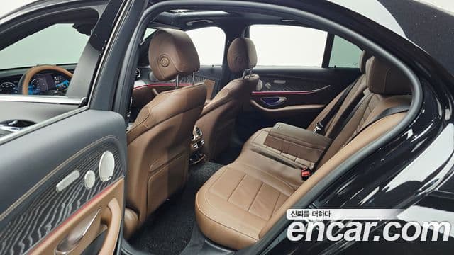 Mercedes-Benz E-Class 2023 — Фото 17/20