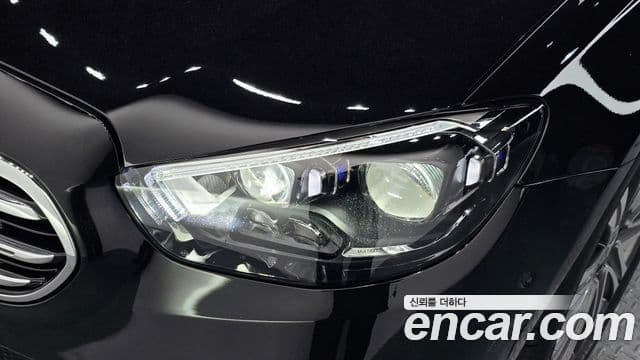 Mercedes-Benz E-Class 2023 — Photo 18/31