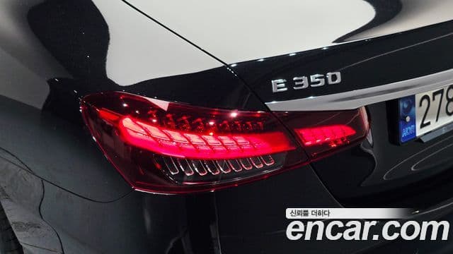 Mercedes-Benz E-Class 2023 — Photo 4/31
