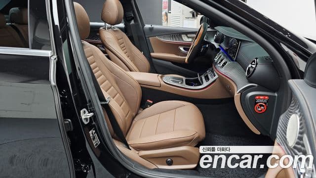 Mercedes-Benz E-Class 2023 — Photo 17/31