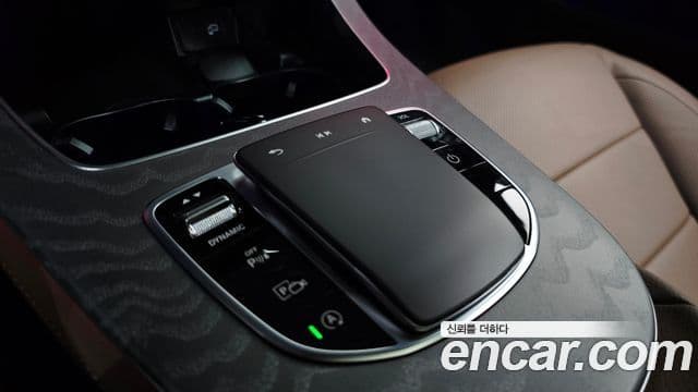 Mercedes-Benz E-Class 2023 — Photo 22/31