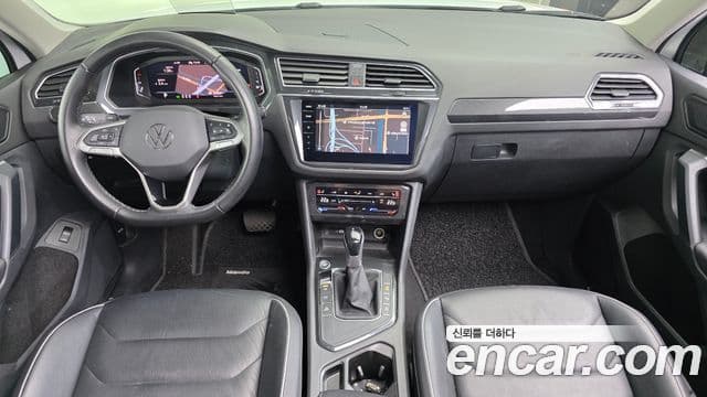 Volkswagen Tiguan 2023 — ფოტო 7/20