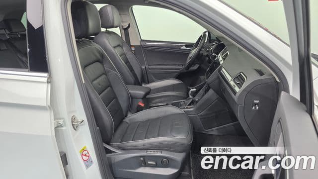 Volkswagen Tiguan 2023 — ფოტო 11/20