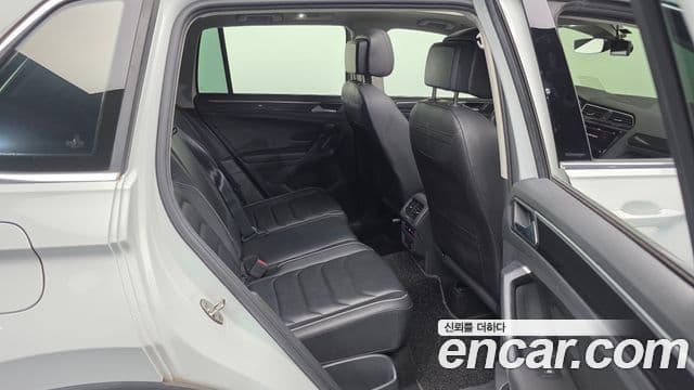 Volkswagen Tiguan 2023 — ფოტო 12/20