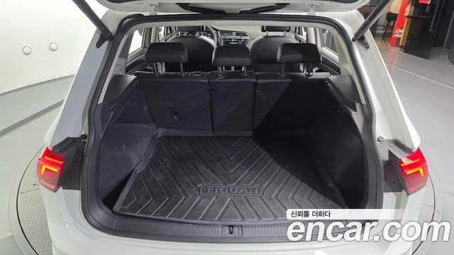 Volkswagen Tiguan 2023 — ფოტო 20/20