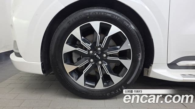 Kia Carnival 2021 — ფოტო 5/20