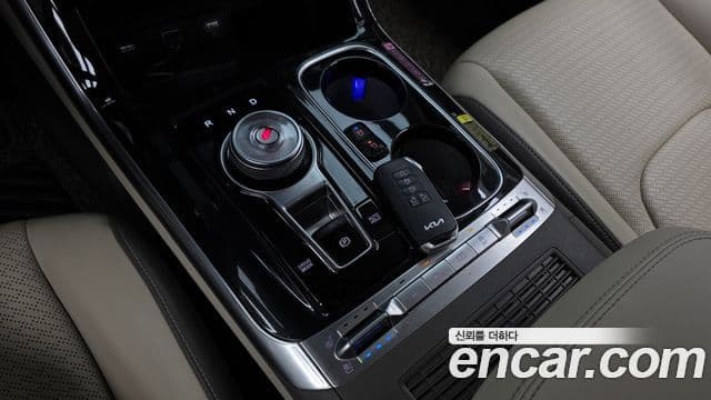 Kia Carnival 2021 — ფოტო 9/20