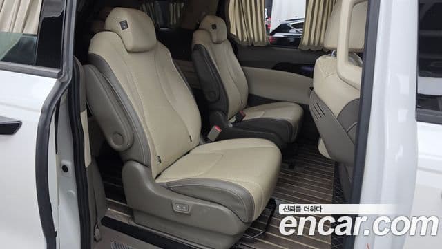 Kia Carnival 2021 — ფოტო 12/20