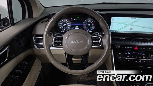 Kia Carnival 2021 — ფოტო 13/20