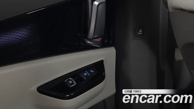 Kia Carnival 2021 — ფოტო 19/20