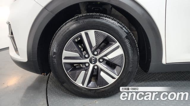 Kia Niro 2020 — Фото 5/20