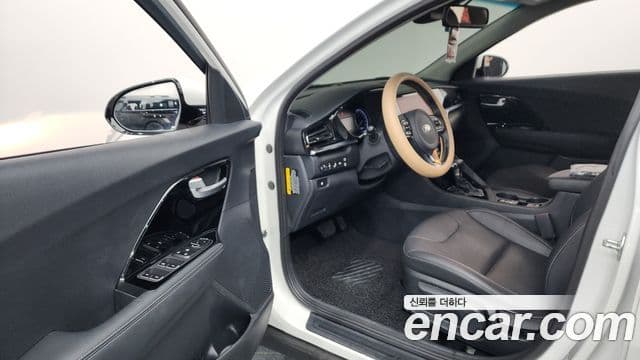 Kia Niro 2020 — Фото 10/20
