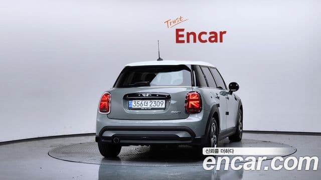Mini Cooper 2022 — Photo 24/30