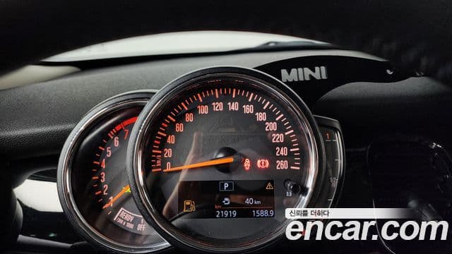 Mini Cooper 2022 — Photo 25/30