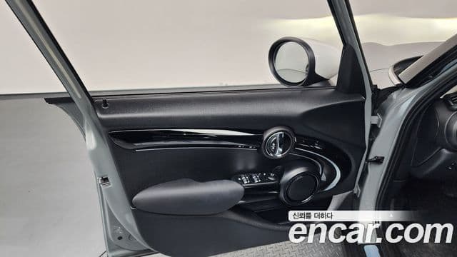 Mini Cooper 2022 — Photo 21/30