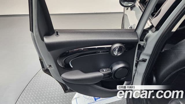 Mini Cooper 2022 — Photo 16/30