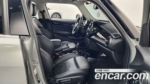 Mini Cooper 2022 — Photo 14/30