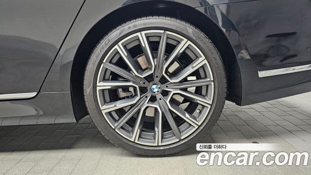 BMW 7 Series 2022 — ფოტო 8/33