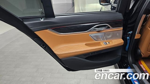 BMW 7 Series 2022 — ფოტო 27/33