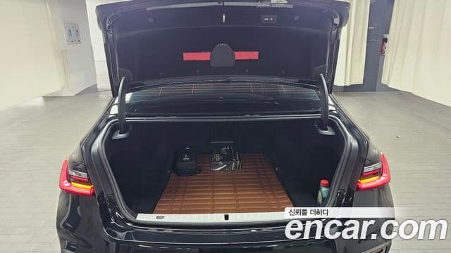 BMW 7 Series 2022 — ფოტო 19/33