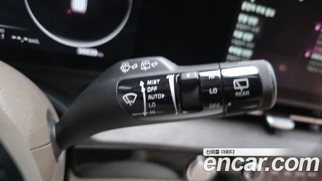 Kia Carnival 2023 — Photo 30/32