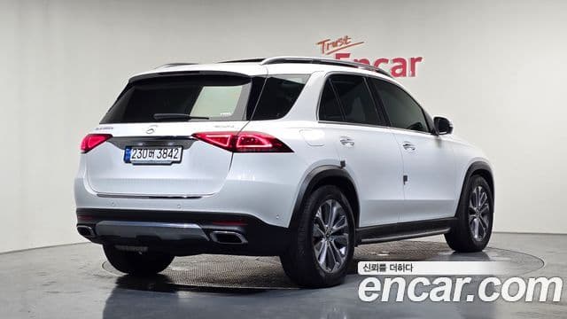Mercedes-Benz GLE-Class 2023 — Фото 2/20