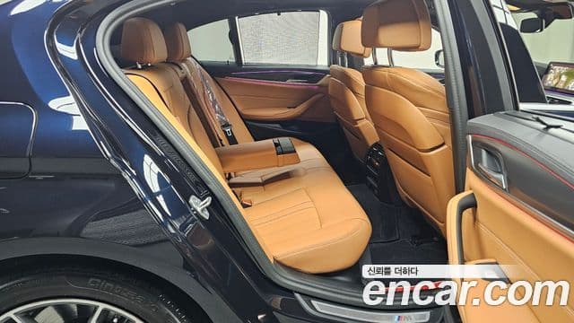 BMW 5 Series 2023 — фото 11 из 20