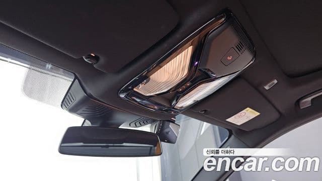 BMW 5 Series 2023 — фото 17 из 20