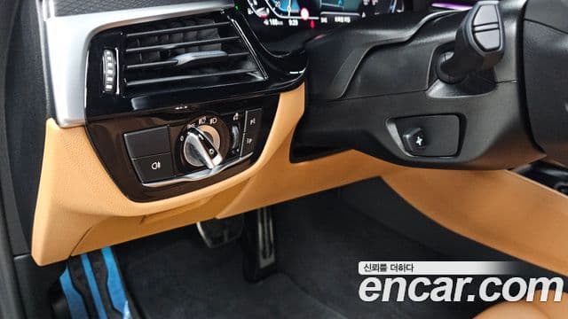 BMW 5 Series 2023 — ფოტო 18/20