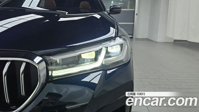 BMW 5 Series 2023 — Photo 26/30