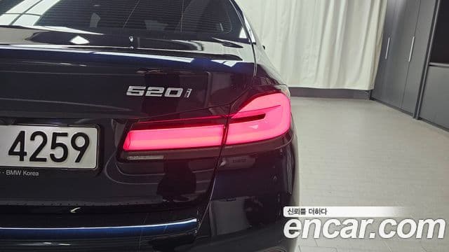 BMW 5 Series 2023 — Photo 22/30