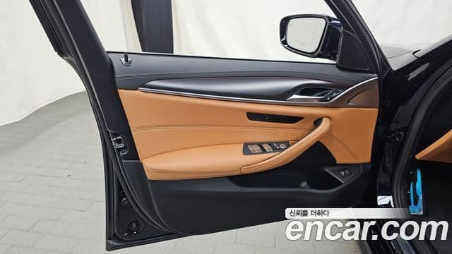 BMW 5 Series 2023 — Photo 7/30