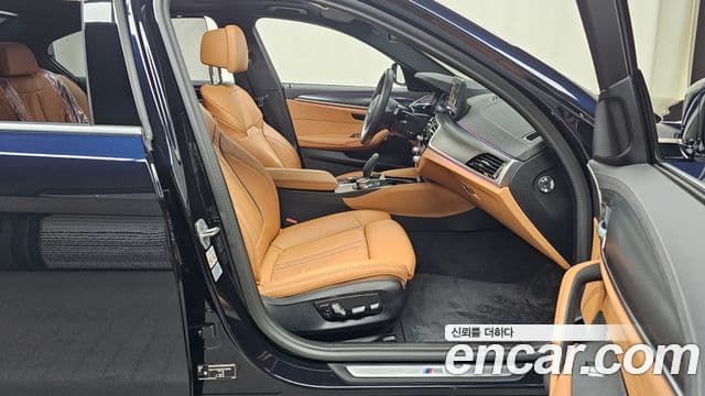 BMW 5 Series 2023 — Photo 14/30