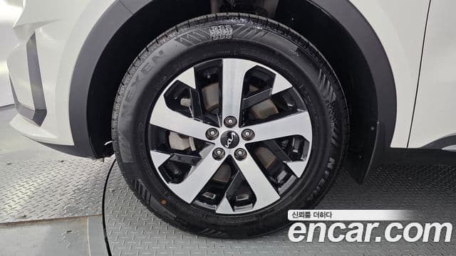 Kia Sorento 2023 — ფოტო 5/20