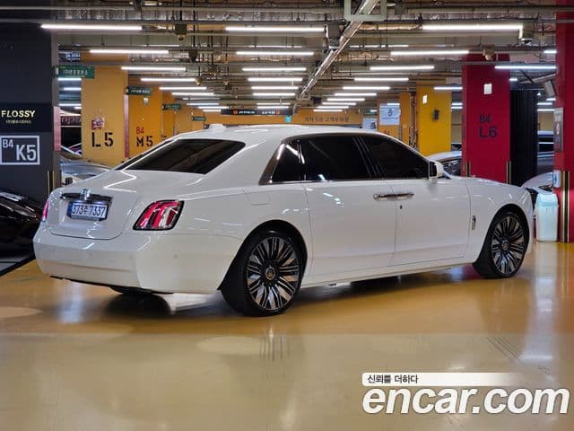 Rolls-Royce Ghost 2026 — Фото 1/20
