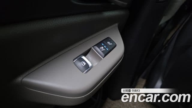 Kia Carnival 2024 — ფოტო 17/20