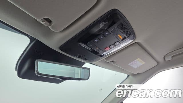 Kia Carnival 2024 — ფოტო 18/20